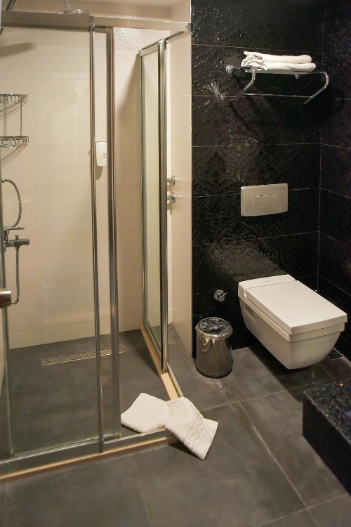 Golden Lake Hotel image 2