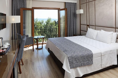 Golden Lake Hotel image 20