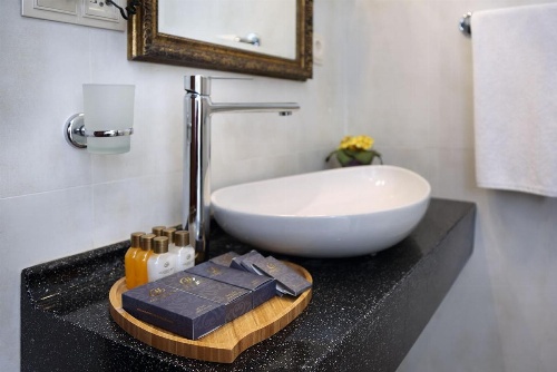 Golden Lake Hotel image 21