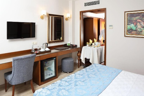 Golden Lake Hotel image 23