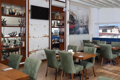 Golden Lake Hotel image 27