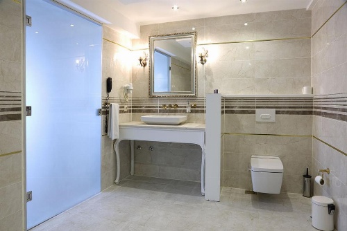 Golden Lake Hotel image 35