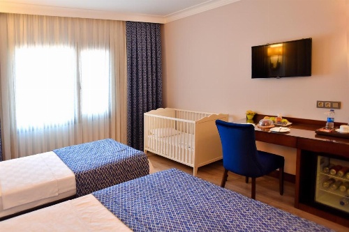 Golden Lake Hotel image 48