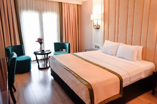 Golden Lake Hotel image 49